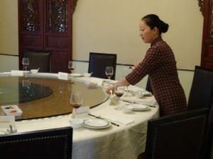 Yu set table